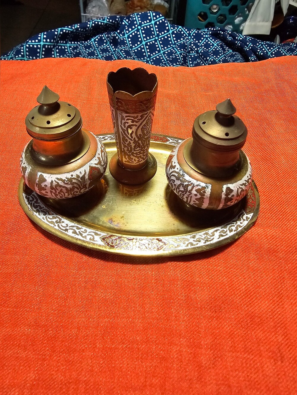 Vintage 4 Piece Salt & Pepper Shaker Wuth Toothpick Holder On A Matching Tray